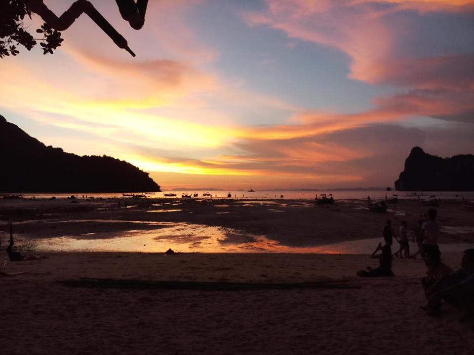 Stones Bar Dorm Rooms Koh Phi Phi Eksteriør billede